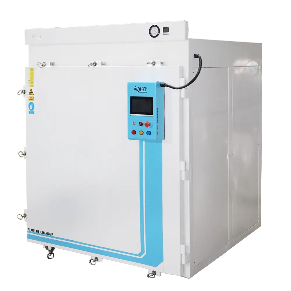 غرفة اختبار الارتفاع ودرجة الحرارة البيئية WIST معروضة من زاوية ثلاثة أرباع، مما يسلط الضوء على بنيتها القوية لمحاكاة ظروف الضغط المنخفض.