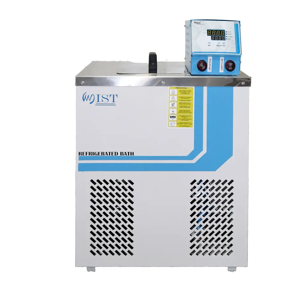 منظر أمامي لحوض WIST المبرد، وهو جهاز تدوير تبريد مختبري يتميز بوحدة تحكم رقمية مزدوجة الشاشة لدرجة الحرارة من أجل تبريد دقيق.