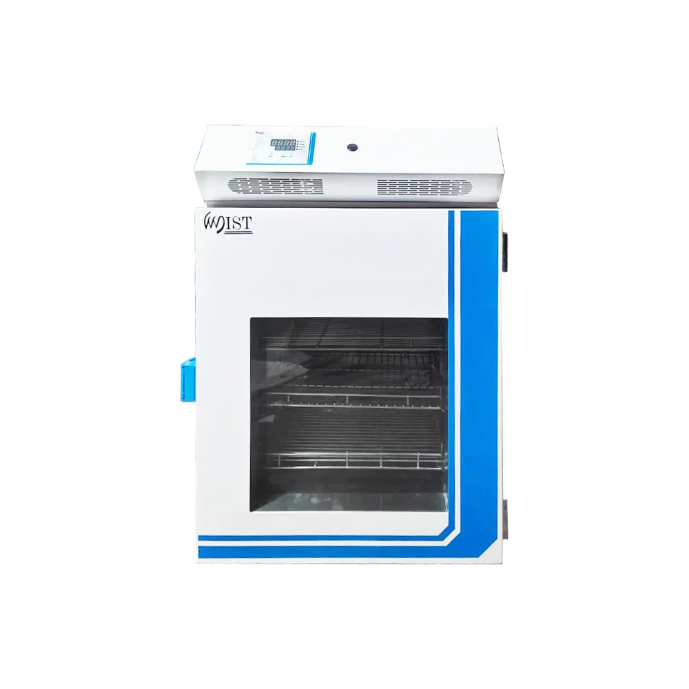 حاضنة بكتيرية WIST - منظر أمامي لفرن مختبر بباب زجاجي مزدوج كبير وشاشة رقمية مثبتة في الأعلى لزراعة الأحياء الدقيقة.